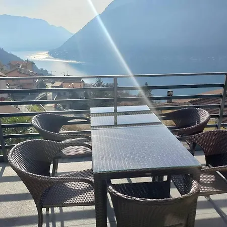 Como Lake Panorama, * Nesso