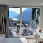 Como Lake Panorama, * Nesso