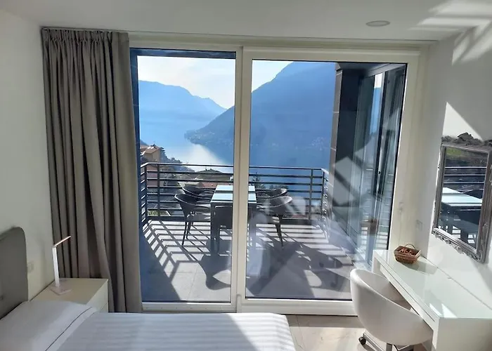 Como Lake Panorama, * Nesso